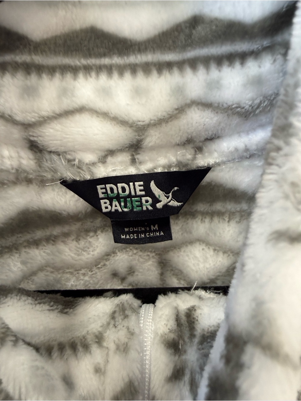 Eddie Bauer Medium Women’s Fleece 1/4 zip pockets white gray snowflake cold - Picture 2 of 3